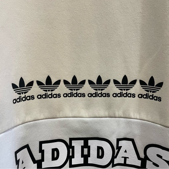 Adidas Originals Logo Play Trefoil Crew Sweatshirt in Wonder White Size Medium - Picture 12 of 14